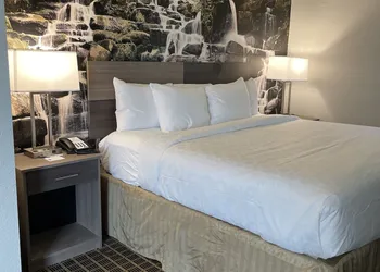 Clarion Pointe South Boston - Danville East hotel thumbnail 4