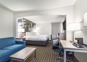 Clarion Pointe South Boston - Danville East hotel thumbnail 8
