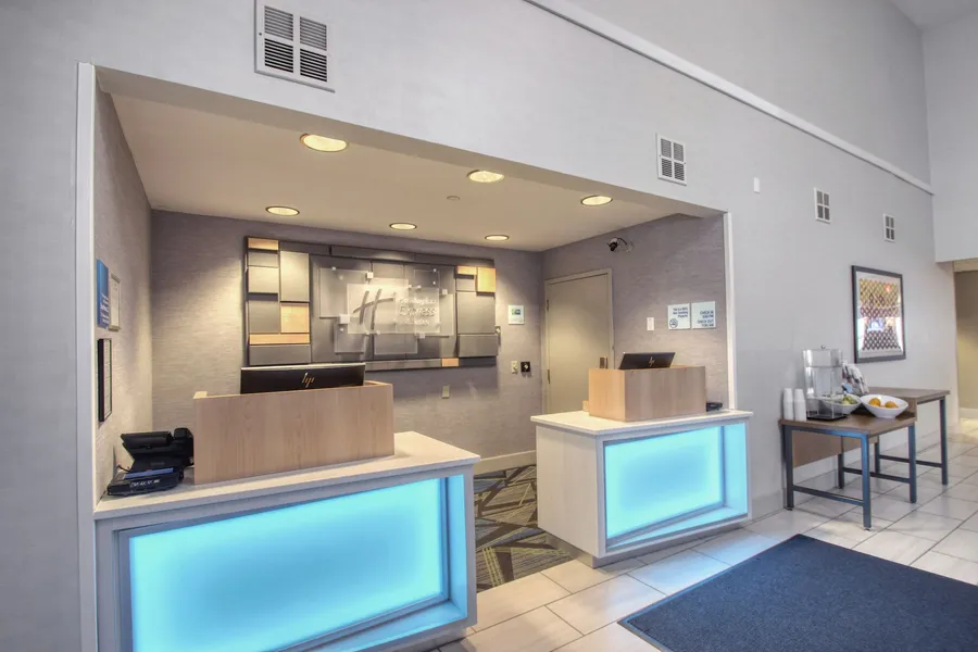 Holiday Inn Express Hotel & Suites Oshkosh by IHG hotel detail image 2