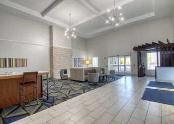 Holiday Inn Express Hotel & Suites Oshkosh by IHG hotel thumbnail 4