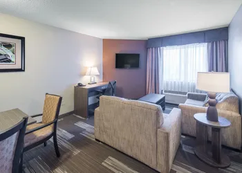 Holiday Inn Express Hotel & Suites St. Paul-Woodbury by IHG hotel thumbnail 2