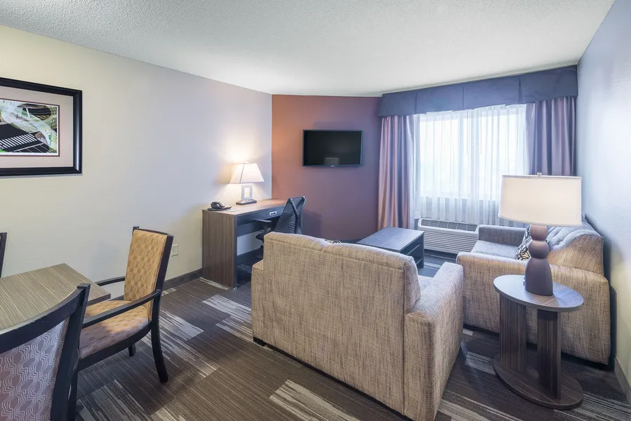 Holiday Inn Express Hotel & Suites St. Paul-Woodbury by IHG hotel detail image 2
