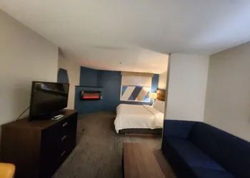 Holiday Inn Express Hotel & Suites St. Paul-Woodbury by IHG hotel thumbnail 6