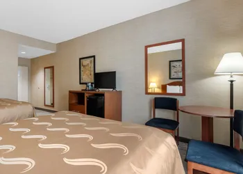 Quality Inn & Suites Benton - Draffenville hotel thumbnail 5