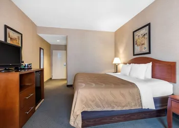 Quality Inn & Suites Benton - Draffenville hotel thumbnail 7