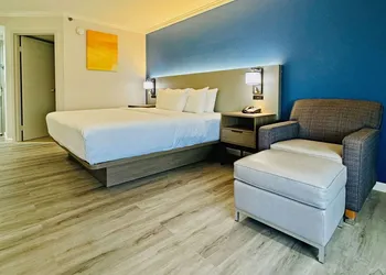 Comfort Inn & Suites Houston I-10 West Energy Corridor hotel thumbnail 6