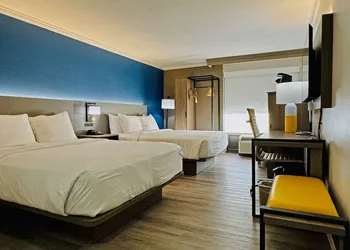 Comfort Inn & Suites Houston I-10 West Energy Corridor hotel thumbnail 8