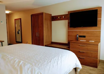 Holiday Inn Express Hotel & Suites Madison by IHG hotel thumbnail 6