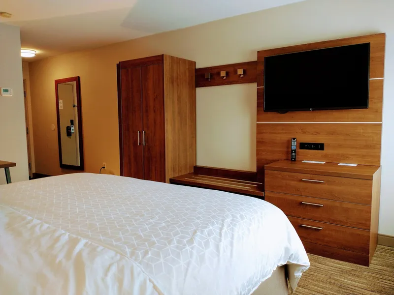 Holiday Inn Express Hotel & Suites Madison by IHG hotel detail image 6