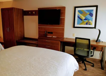Holiday Inn Express Hotel & Suites Madison by IHG hotel thumbnail 7