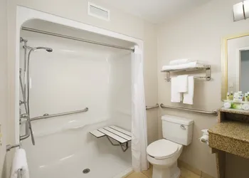 Holiday Inn Express Baltimore at the Stadiums by IHG hotel thumbnail 3