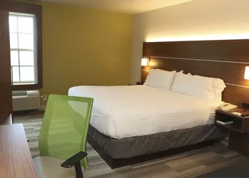 Holiday Inn Express Hotel & Suites Phoenix-Airport by IHG hotel thumbnail 3