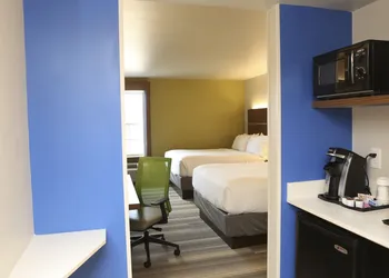 Holiday Inn Express Hotel & Suites Phoenix-Airport by IHG hotel thumbnail 4