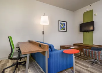 Holiday Inn Express Hotel & Suites Phoenix-Airport by IHG hotel thumbnail 5