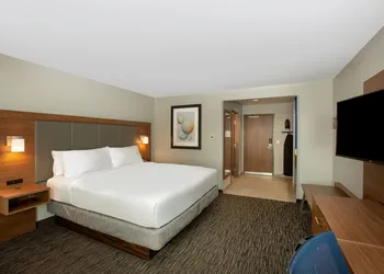Holiday Inn Express & Suites Norfolk by IHG hotel thumbnail 3