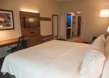 Holiday Inn Express & Suites Norfolk by IHG hotel thumbnail 6
