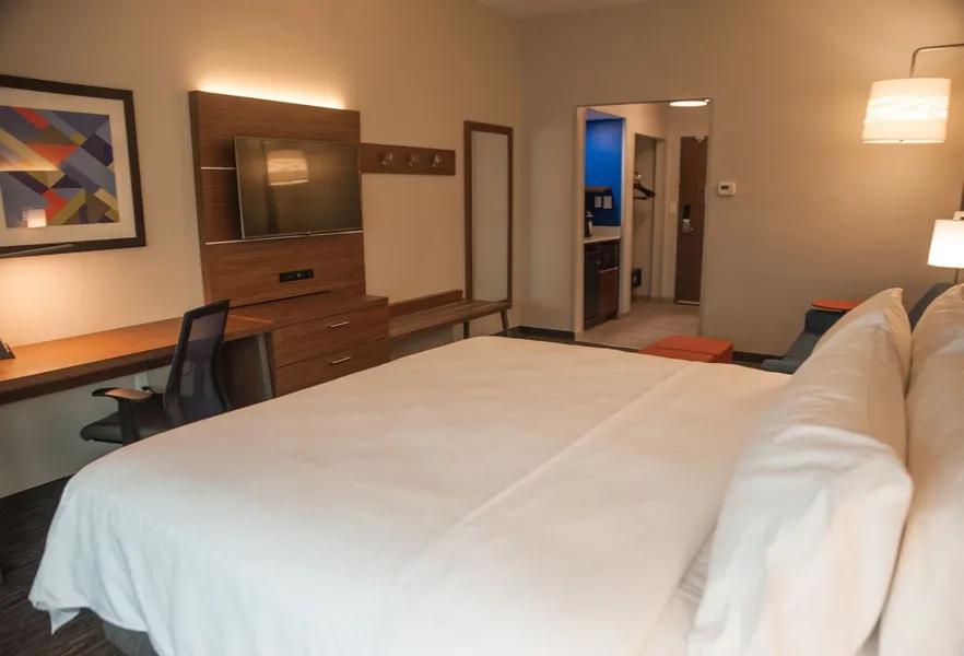 Holiday Inn Express & Suites Norfolk by IHG hotel detail image 6