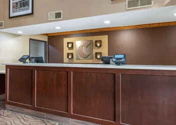 Comfort Inn & Suites Napoleon hotel thumbnail 2