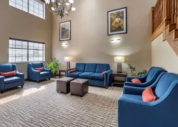 Comfort Inn & Suites Napoleon hotel thumbnail 3