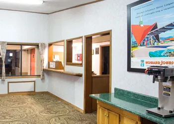 Howard Johnson by Wyndham Wilmington hotel thumbnail 4