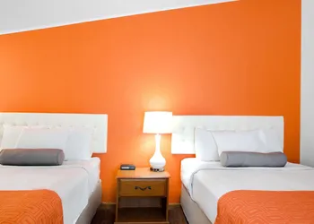 Howard Johnson by Wyndham Wilmington hotel thumbnail 5