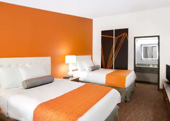 Howard Johnson by Wyndham Wilmington hotel thumbnail 8