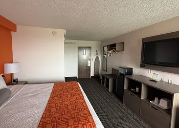 Howard Johnson by Wyndham Lexington hotel thumbnail 8