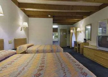 Knights Inn Liberty hotel thumbnail 2