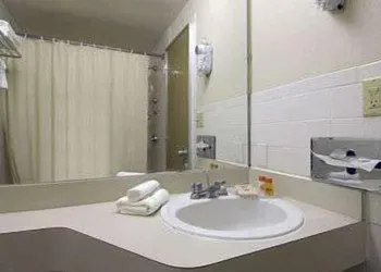 Knights Inn Liberty hotel thumbnail 5