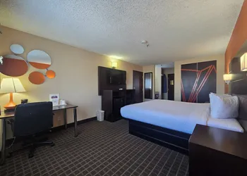 Howard Johnson by Wyndham Williams hotel thumbnail 7