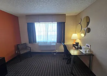 Howard Johnson by Wyndham Williams hotel thumbnail 8