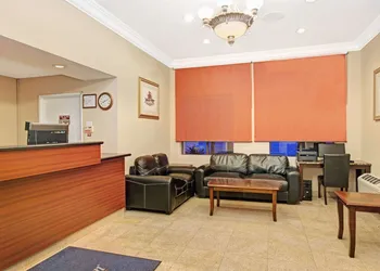 Howard Johnson by Wyndham Torrance hotel thumbnail 2