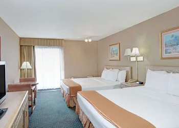 Howard Johnson by Wyndham Torrance hotel thumbnail 6