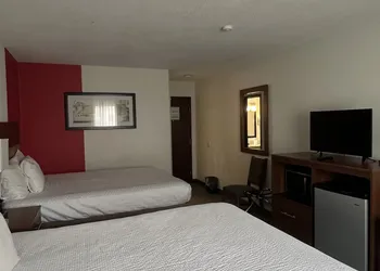 Ramada by Wyndham Effingham hotel thumbnail 3
