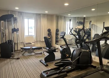 Ramada by Wyndham Effingham hotel thumbnail 8