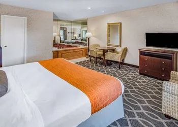 Howard Johnson by Wyndham Lenox hotel thumbnail 4