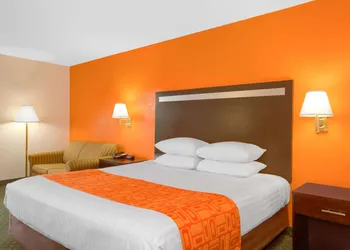 Howard Johnson by Wyndham Beckley hotel thumbnail 7