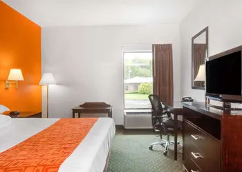 Howard Johnson by Wyndham Beckley hotel thumbnail 8