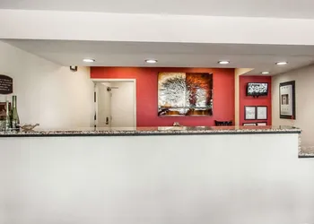 Econo Lodge Inn & Suites Jackson Northwest hotel thumbnail 2