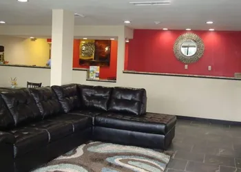 Econo Lodge Inn & Suites Jackson Northwest hotel thumbnail 3