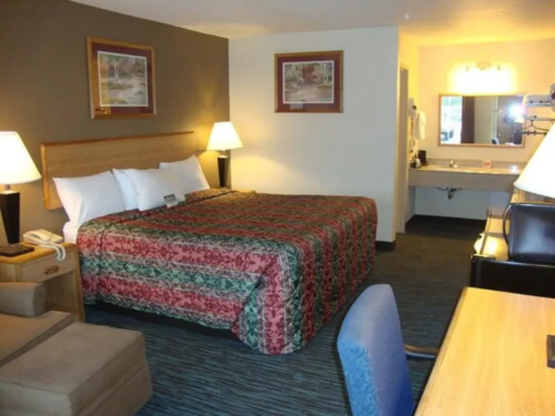 Econo Lodge Inn & Suites Jackson Northwest hotel detail image 6