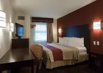 Travelodge by Wyndham Romulus Detroit Airport hotel thumbnail 3