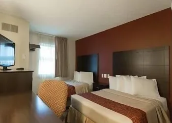 Travelodge by Wyndham Romulus Detroit Airport hotel thumbnail 4