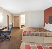 Travelodge by Wyndham Romulus Detroit Airport hotel detail image 5