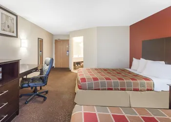 Travelodge by Wyndham Romulus Detroit Airport hotel thumbnail 5
