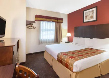 Travelodge by Wyndham Romulus Detroit Airport hotel thumbnail 6