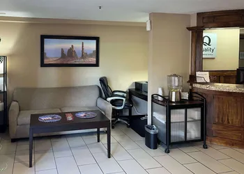 Quality Inn & Suites Farmington hotel thumbnail 5