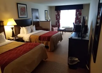 Quality Inn & Suites Farmington hotel thumbnail 6