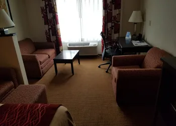 Quality Inn & Suites Farmington hotel thumbnail 7
