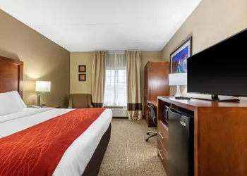 Comfort Inn & Suites Hamilton Place hotel thumbnail 2